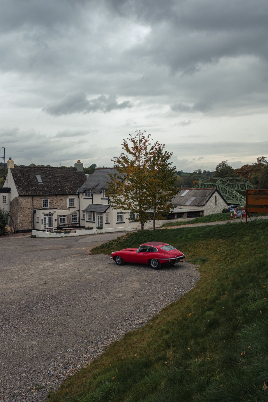 jaguar e-type in pub car park