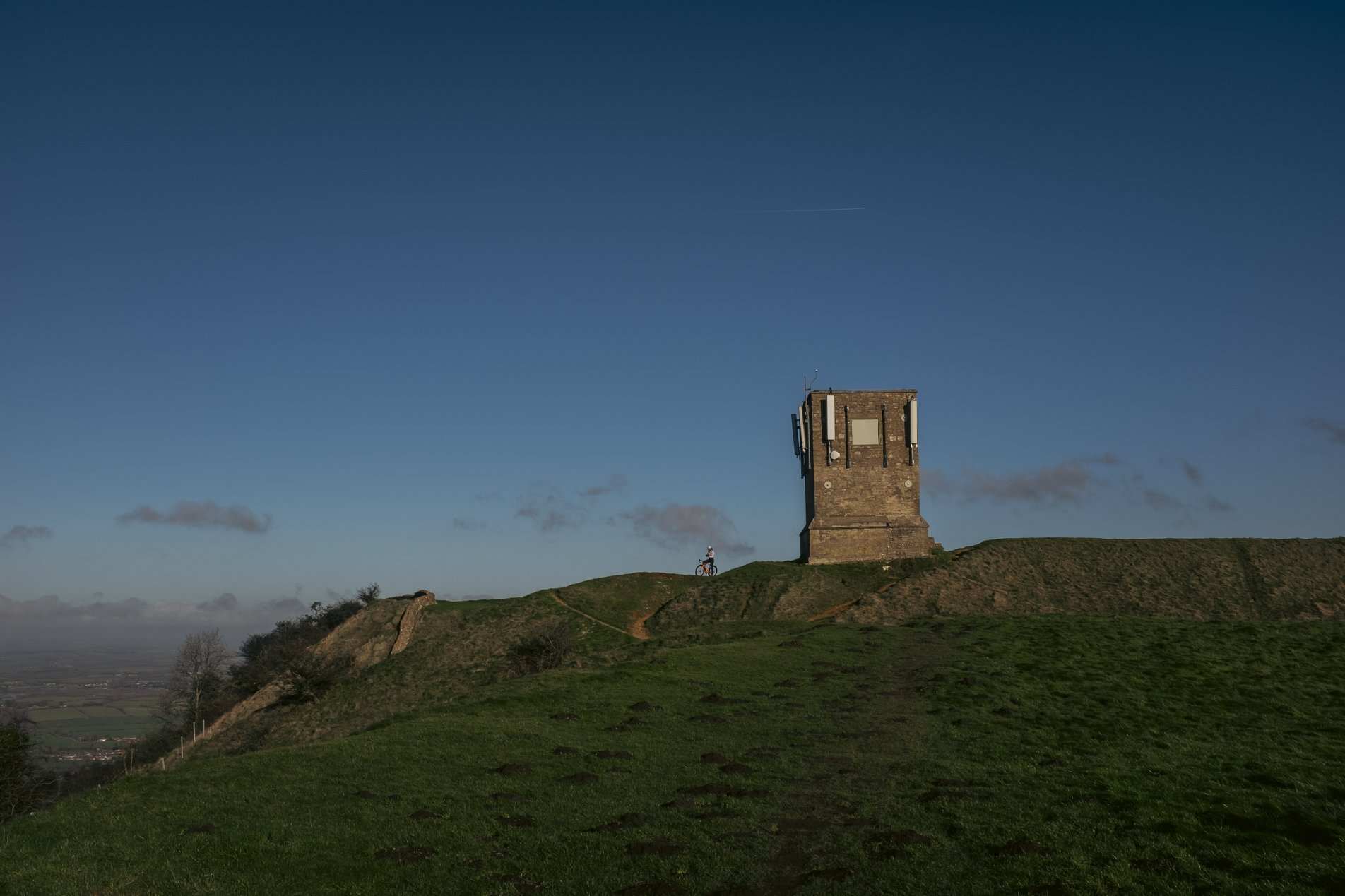 cyclist next to banbury stone tower