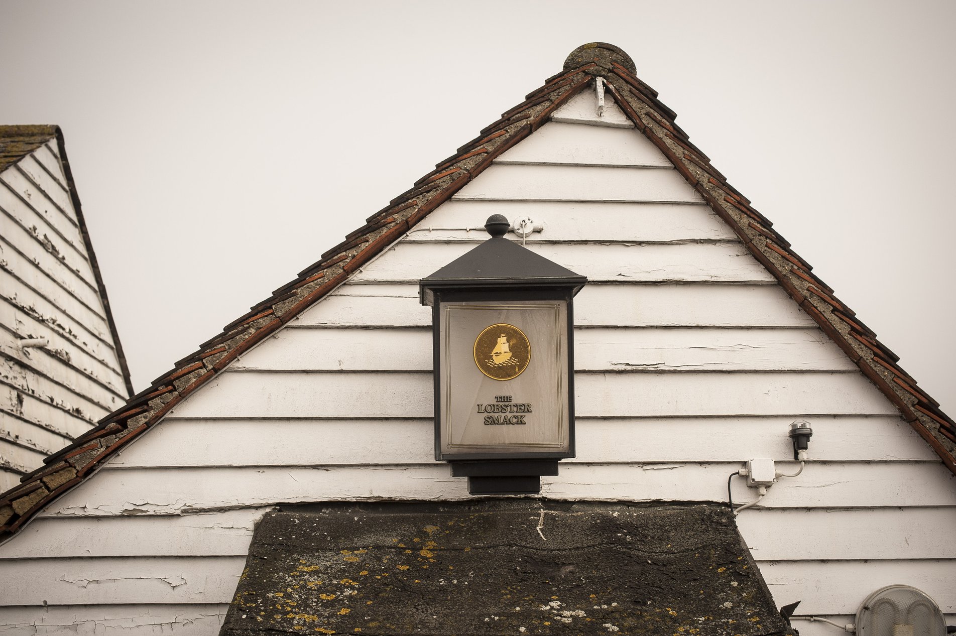 close up on branded light on the lobster smack public house