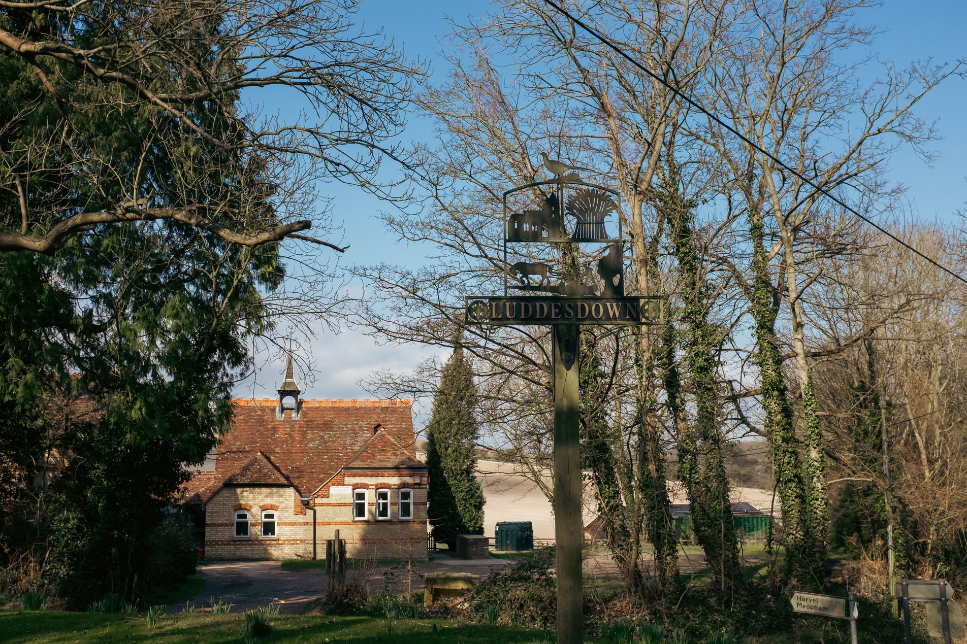 luddesdown town sign