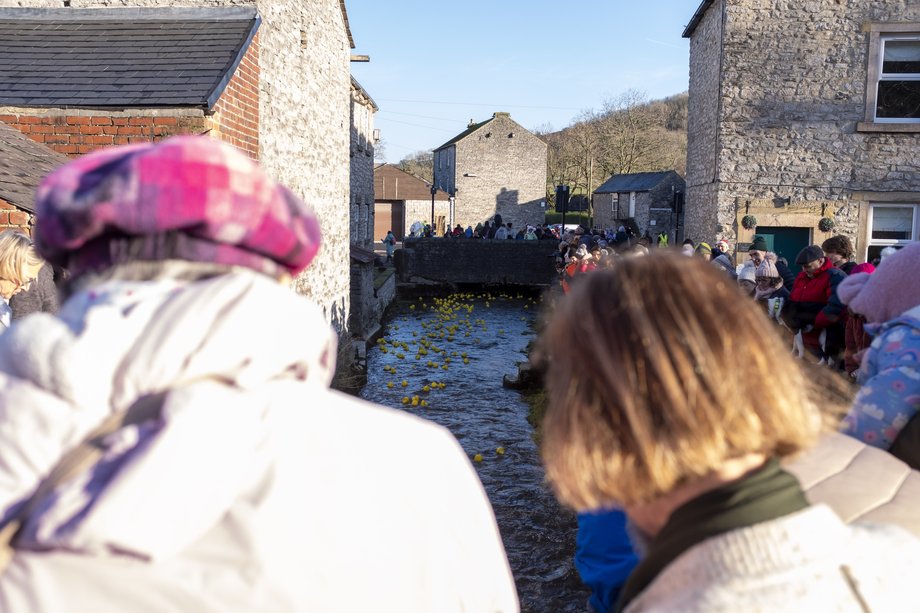 crowds at the boxing day duck race in bradwell
