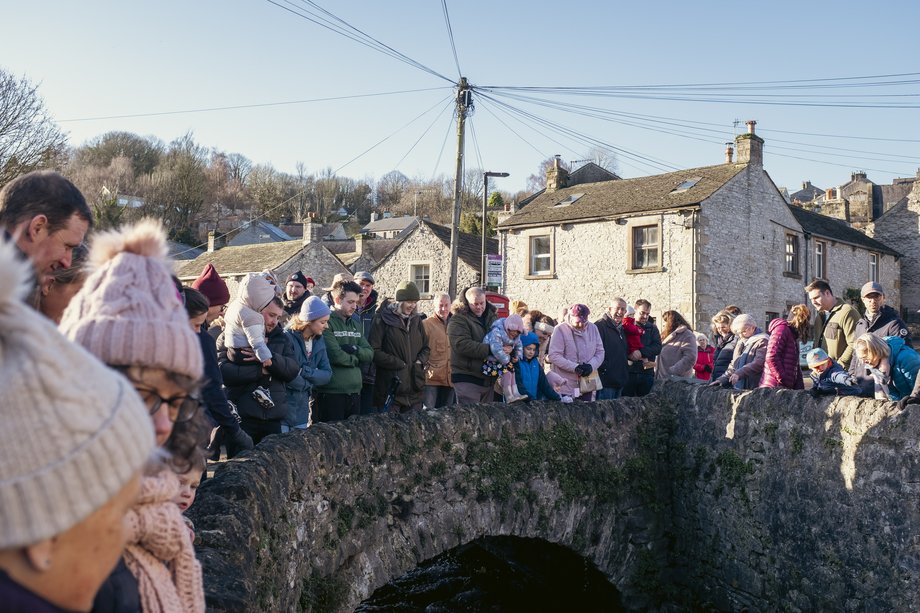 crowds at the boxing day duck race in bradwell