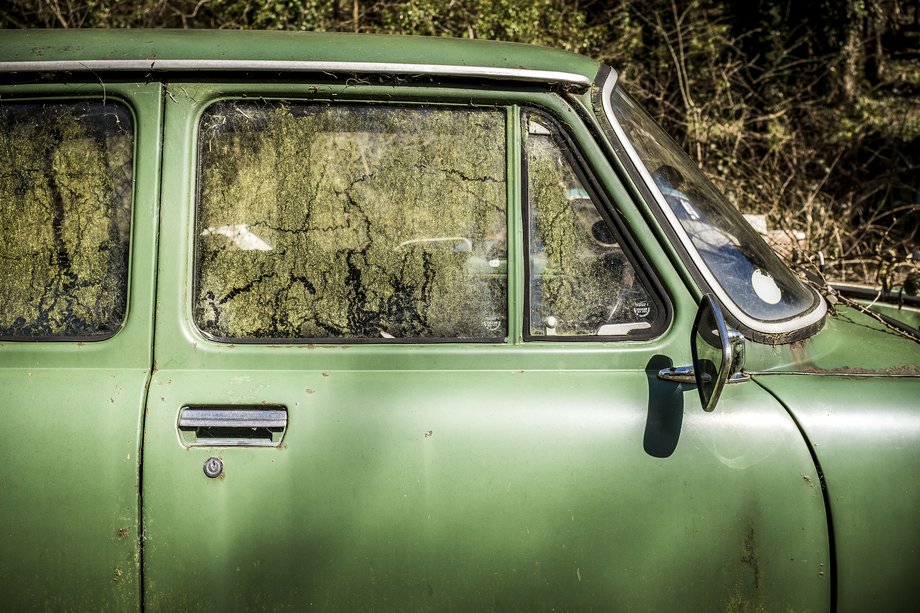 1997 skoda abandonded in field with no bonnet